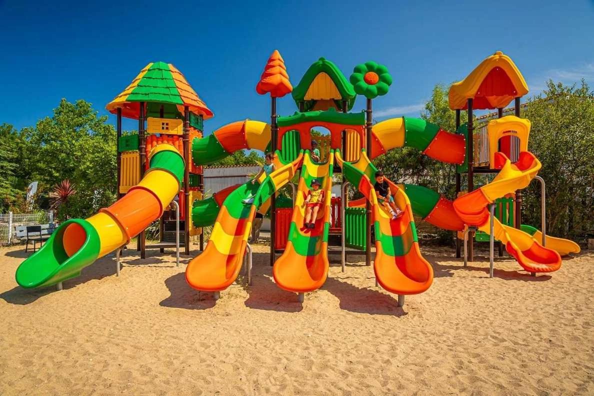 Camping 4 Etoiles - Parc Aquatique - Eei0Fi Saint-Georges-d'Oleron Εξωτερικό φωτογραφία