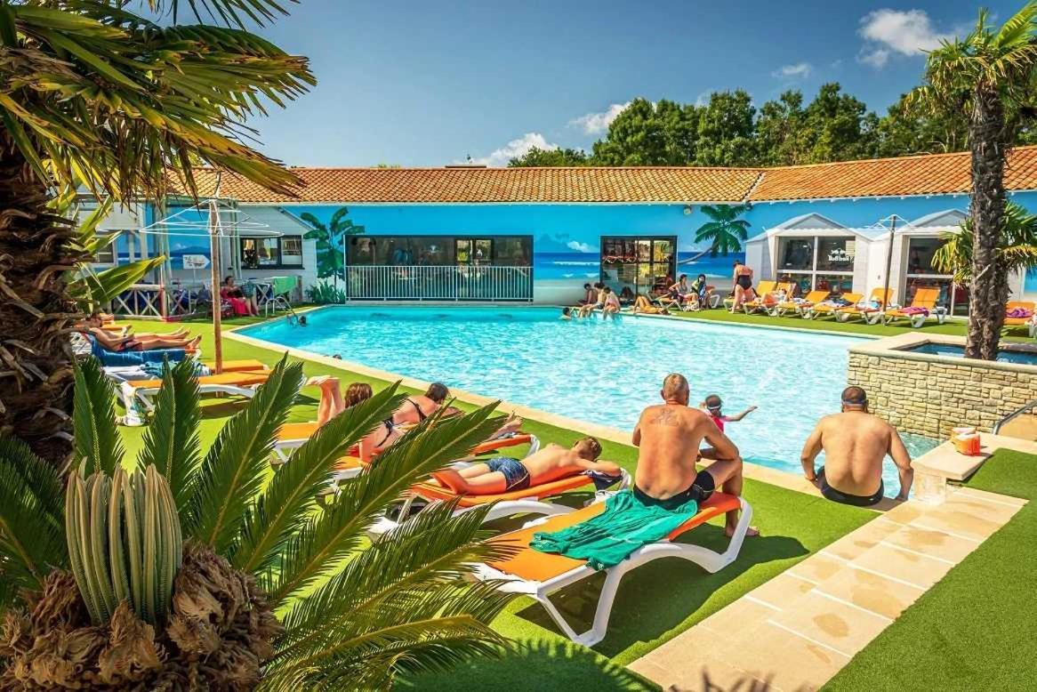 Camping 4 Etoiles - Parc Aquatique - Eei0Fi Saint-Georges-d'Oleron Εξωτερικό φωτογραφία